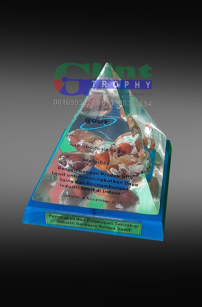 Plakat Piramida – Resin
