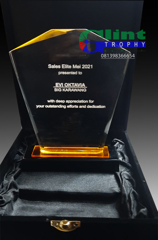 Pusat Plakat Awarding Akrilik